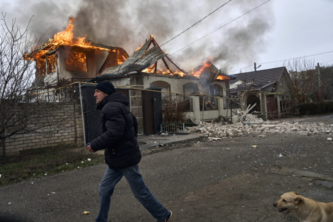 Rusi porušili svoje ohlásené prímerie, bombardovali Luhanskú oblasť