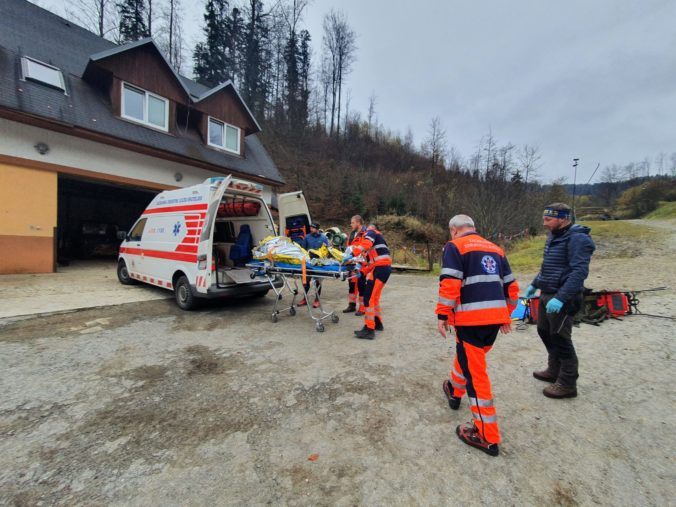 Horskí záchranári ratovali vo Vysokých Tatrách 31-ročného vyčerpaného turistu