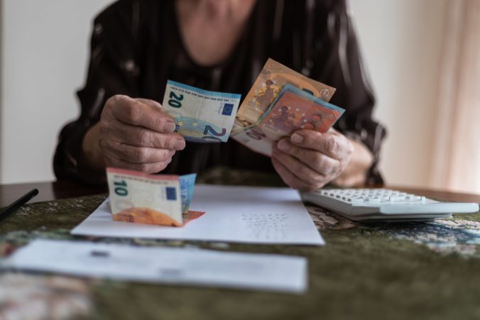 Poberáte dôchodok a žijete mimo Slovenska? Nezabudnite na povinnosť voči Sociálnej poisťovni