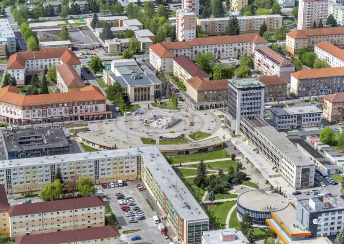 Mesto Žiar nad Hronom z dôvodu výrazného nárastu ceny energií pristúpilo k šetriacemu režimu, týka sa to šiestich najdlhších ulíc