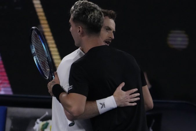 Murray sa na Australian Open opäť natrápil, s Kokkinakisom odohral takmer šesťhodinový zápas