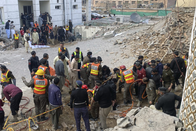 Výbuch v mešite pripravil o život 59 ľudí, mnoho osôb je v kritickom stave