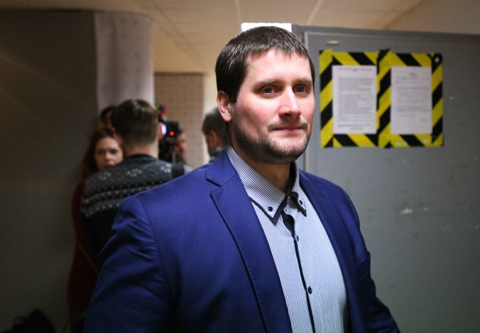 Poslanec Beluský skolaboval počas schôdze parlamentu, odviezla ho sanitka