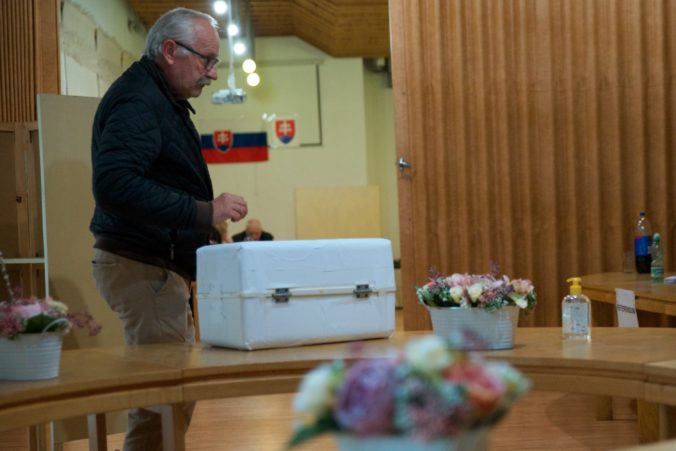 Vo voľbách starostu obce Slavnica bol porušený princíp tajného hlasovania, Najvyšší správny súd ich vyhlásil za neplatné