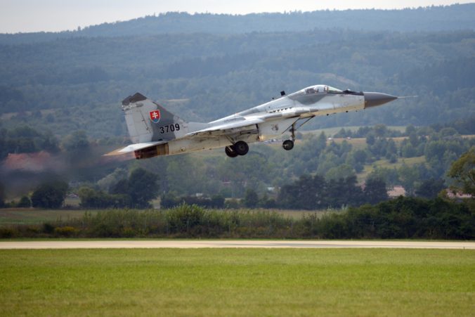Zelenskyj požiadal Slovensko o stíhačky MiG-29, Čaputová nerozhoduje a vláda situáciu musí vyriešiť s ústavnými právnikmi