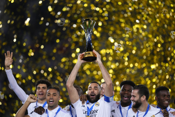 Real Madrid sa po ôsmy raz stal klubovým majstrom sveta, finálový triumf režíroval Brazílčan Júnior (video)