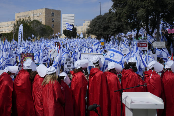 Desaťtisíce Izraelčanov protestovali proti plánu vlády na zmeny v súdnictve, Netanjahu viní opozíciu z podnecovania anarchie