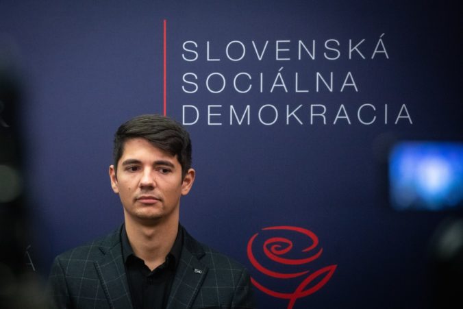 Smer-SD chystá trestné oznámenie na komentátora Leška, strieľal jedno krivé obvinenie za druhým