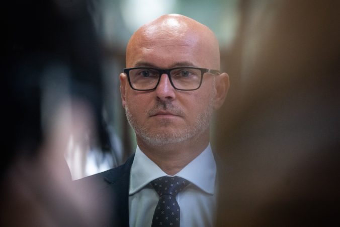 Gröhling skritizoval ministra Horeckého za jeho názor na nápad Matoviča dať 500 eur za účasť na voľbách