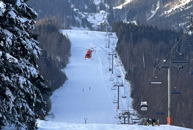 Mladíka obvinili v prípade tragickej zrážky na lyžiarskom svahu vo Veľkej Rači