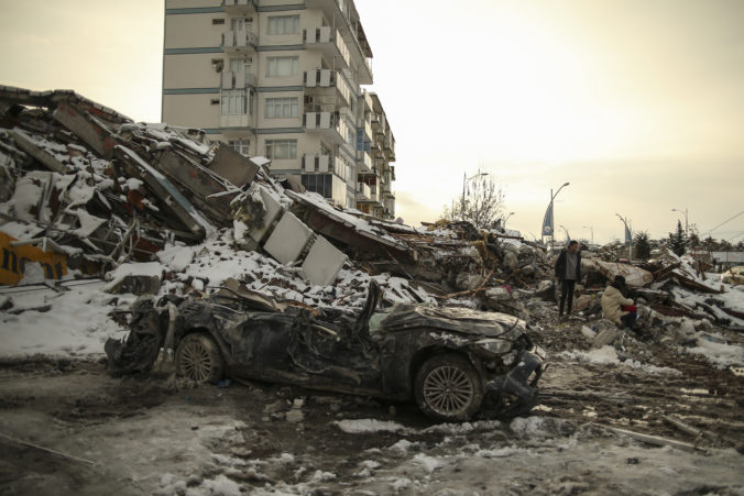 Záchranné operácie po zemetrasení pokračujú už len v dvoch tureckých provinciách