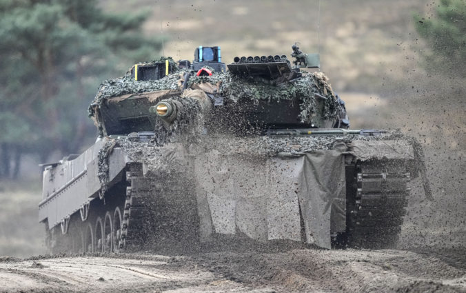 Fínsko dodá Ukrajine tri tanky Leopard 2 upravené na odmínovacie účely