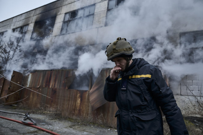 Ruskí teroristi bojujú proti civilistom, tvrdí Ukrajina, ľudí po útoku na Cherson museli hospitalizovať
