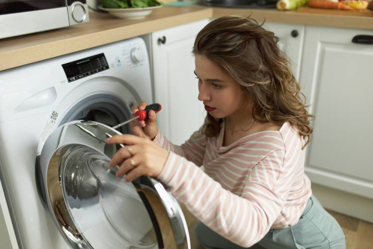 Problémy s práčkou, ktoré dokážete vyriešiť aj svojpomocne