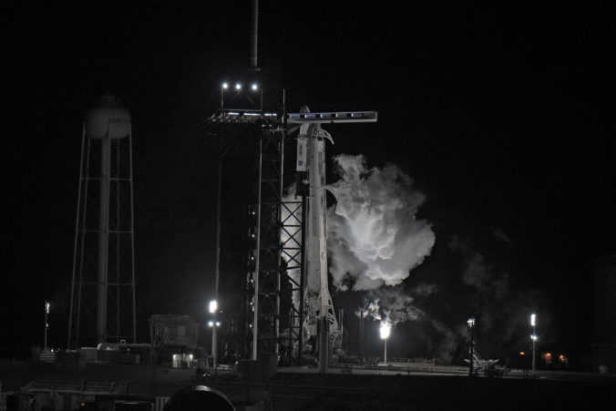 Štart rakety SpaceX pre technické problémy na poslednú chvíľu zrušili (foto+video)