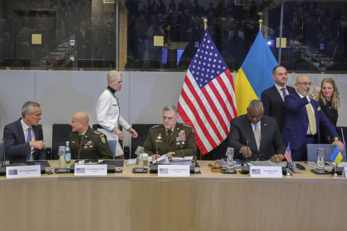 Šéf NATO pozval Zelenského na samit vo Vilniuse. Ukrajina dúfa, že sa hneď po vojne stane členom aliancie