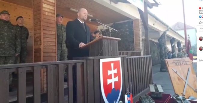 Desiatky kadetov ukončili základný vojenský výcvik. Podľa Naďa ide o jediné povolanie, kde prisaháte to najcennejšie (video) Desiatky kadetov ukončili základný vojenský výcvik. Podľa Naďa ide o jediné povolanie, kde prisaháte to najcennejšie (video)