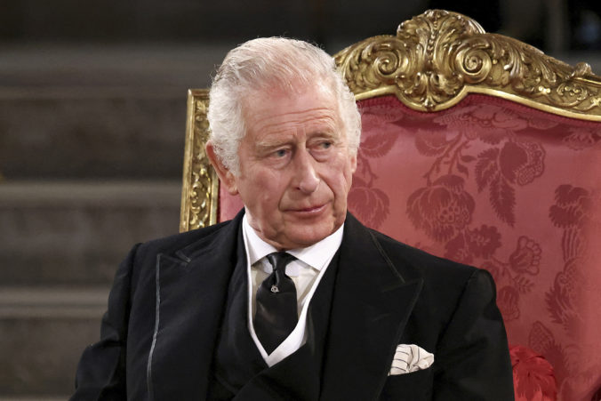Kráľ Karol III. udelil princovi Edwardovi titul vojvoda z Edinburghu, ktorý mal predtým ich zosnulý otec