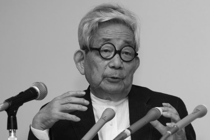 Vo veku 88 rokov zomrel Kenzaburó Óe, držiteľ Nobelovej ceny za literatúru a protijadrový aktivista