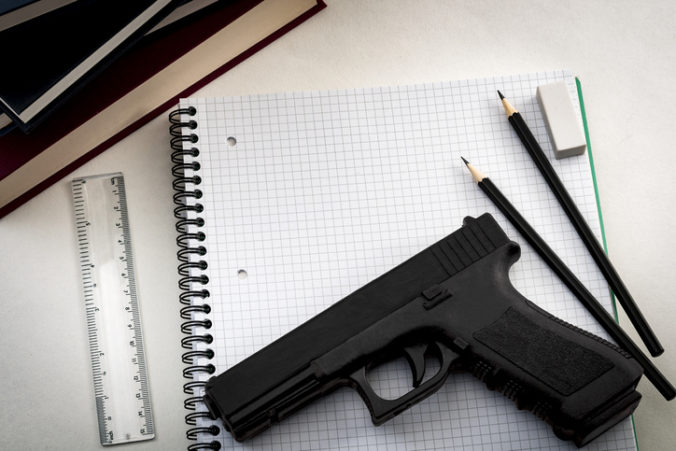 Pedagóg, ktorý pri výcviku postrelil študentku nebol policajný inštruktor
