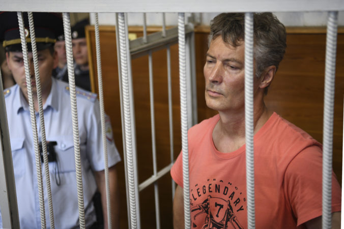 Ostrý kritik Kremľa Jevgenij Rojzman bol opäť zadržaný, v obvinení sa vyskytlo aj Navaľného meno