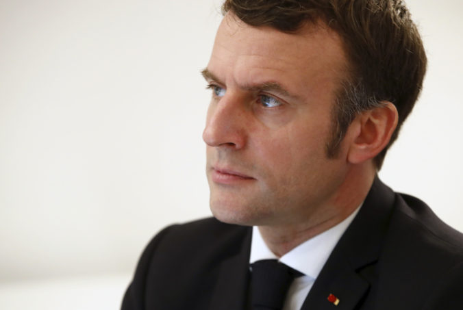 Francúzsko čakajú dve hlasovania o vyslovení nedôvery vláde, Macron stojí pred veľkou skúškou
