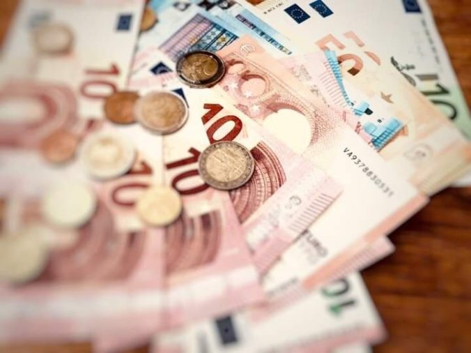 Na inflačnej pomoci štát vyplatil takmer 110 miliónov eur, najviac peňazí smerovalo do troch okresov