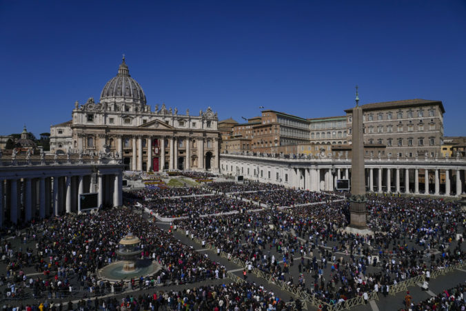 Na omši na Námestí svätého Petra vo Vatikáne sa zišlo približne 45-tisíc ľudí