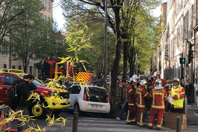 V troskách budovy, ktorá sa zrútila vo francúzskom Marseille, našli záchranári dve mŕtve telá