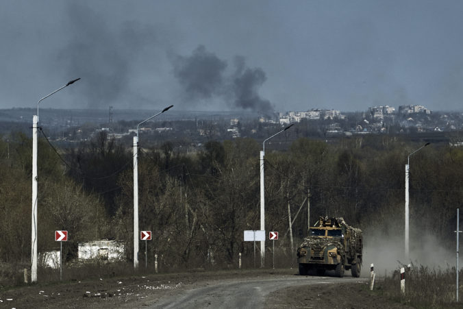 Rusko pripravuje do boja vysoko deštruktívne termobarické systémy TOS-1A, pri Bachmute nasadilo aj ďalšie jednotky