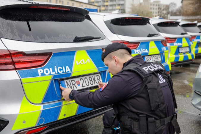 Policajti dostali prvé autá s novým dizajnom, podľa Hamrana je ich obmena na mieste (foto)