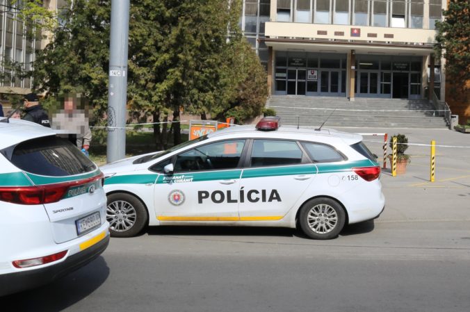 Policajti v Bratislave zadržali 21 migrantov zo Sýrie