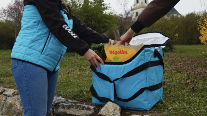 Vedeli ste, že cez Wolt si objednáte potraviny z BILLA? Teraz za donášku nezaplatíte ani cent!