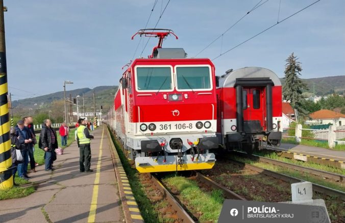 Žena na bratislavských Vinohradoch neprežila zrážku s vlakom