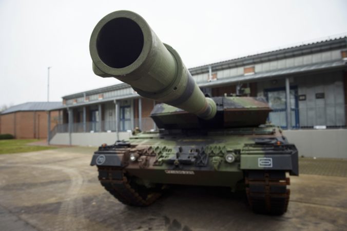 Španieli plánujú v najbližších dňoch poslať Ukrajine šesť tankov Leopard