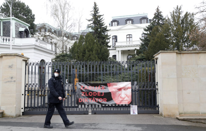 Poľsko zhabalo budovu slúžiacu ako škola detí ruských diplomatov, podľa Kremľa to nezostane bez tvrdej odpovede