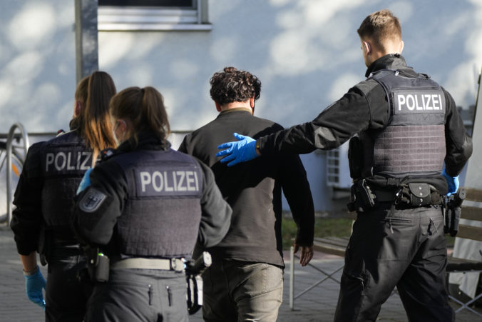 Nemecká polícia zakročila proti talianskemu zločineckému syndikátu ‚Ndrangheta a zatkla viac ako 30 podozrivých