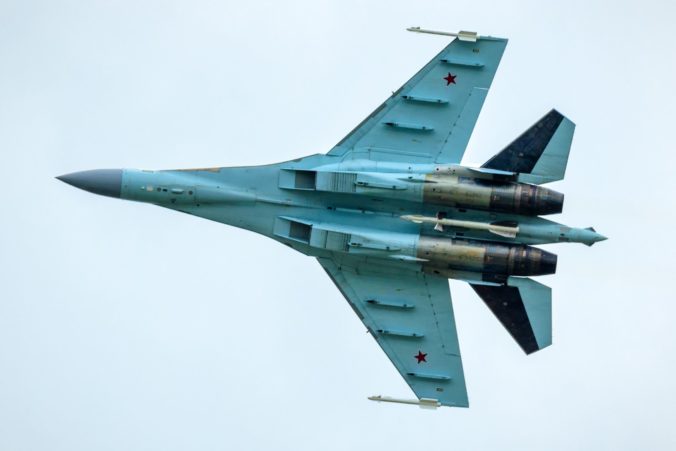 Ruská stíhačka agresívne manévrovala pred poľským lietadlom nad Čiernym morom