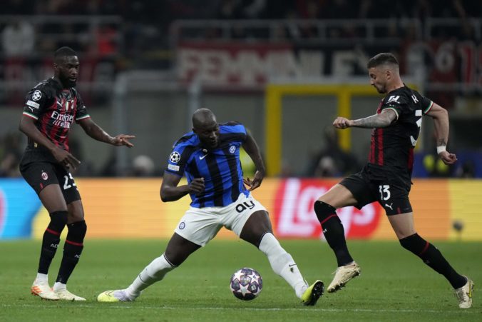 Inter Miláno uspel v derby a priblížil sa k finále, AC Miláno sa v odvete spoľahne na talent i srdce