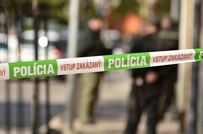 Policajti prehľadávajú a evakuujú budovy súdov po celom Slovensku, niekto nahlásil bombu