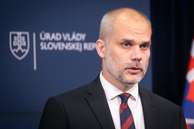 Nový minister obrany Sklenár chce pokračovať v rozbehnutých projektoch aj v pomoci na Ukrajine (video)