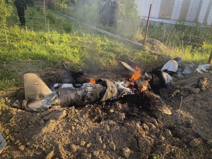 Ukrajinské vzdušné sily v noci zničili 29 z 30 ruských rakiet, po útoku v Odese prišiel o život jeden človek