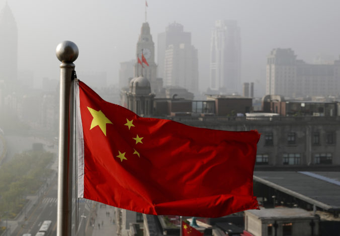 Čína pôžičkami tlačí desiatku krajín sveta ku kolapsu, v mnohých už odbila polnoc