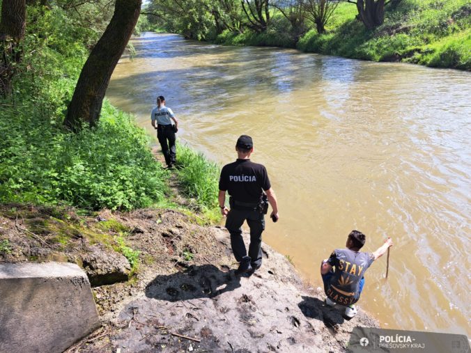 Do rieky Ondava v Stropkove malo spadnúť malé dievčatko (foto)