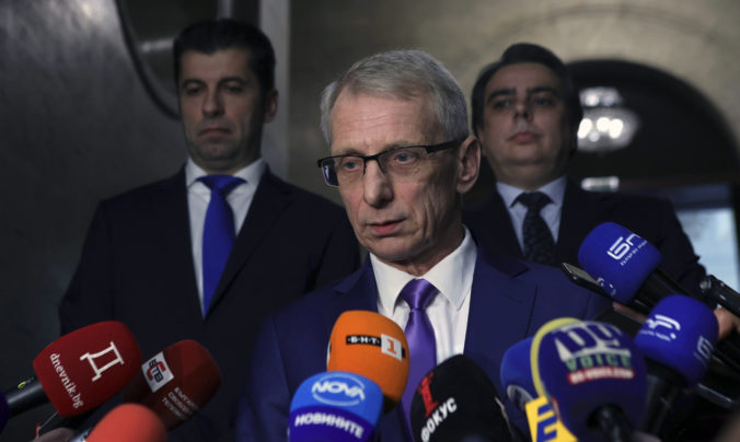 Konkurenčné strany v bulharskom parlamente sa konečne dohodli na koaličnej vláde, post premiéra si budú striedať