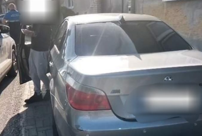 BMW v Seredi šoféroval len 14-ročný chlapec, polícia ho za priestupok stíhať nemôže