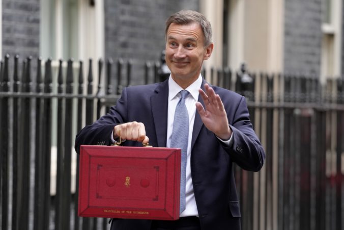 Minister Hunt je pripravený v snahe znížiť infláciu riskovať recesiu