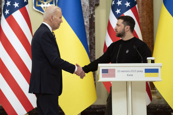Biden schválil ďalšiu vojenskú pomoc pre Ukrajinu, v „balíku“ za 300 miliónov dostanú HIMARS aj ďalšiu muníciu