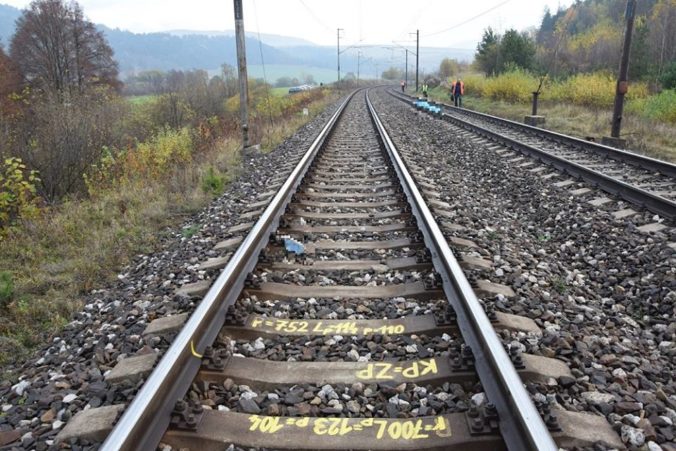 Osobný vlak usmrtil na koľajisku osobu, železnice hlásia na východe meškanie