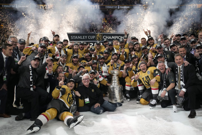 Vegas Golden Knights získali Stanleyho pohár, v piatom finále NHL padlo až 12 gólov (video+foto)